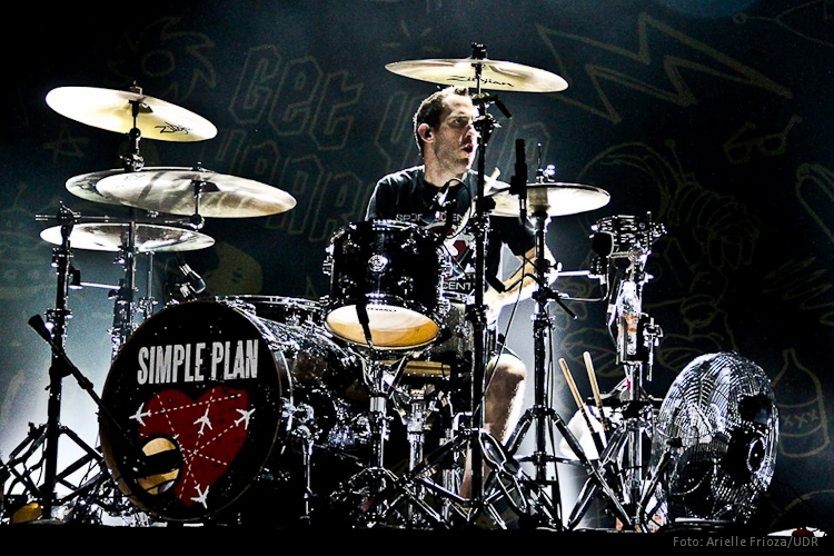 Chuck Comeau revela a LaPresse detalhes sobre a biografia do Simple ...